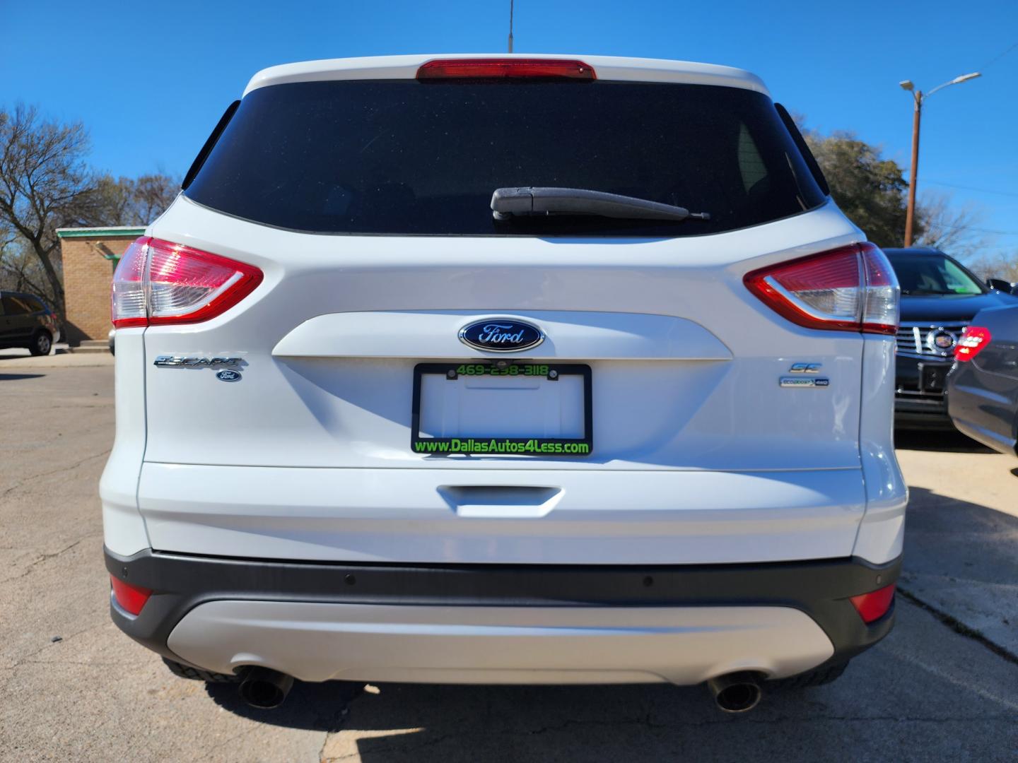 2015 WHITE Ford Escape SE (1FMCU9GX4FU) with an 1.6L L4 DOHC 16V engine, 6-Speed Automatic transmission, located at 2660 S.Garland Avenue, Garland, TX, 75041, (469) 298-3118, 32.885551, -96.655602 - Welcome to DallasAutos4Less, one of the Premier BUY HERE PAY HERE Dealers in the North Dallas Area. We specialize in financing to people with NO CREDIT or BAD CREDIT. We need proof of income, proof of residence, and a ID. Come buy your new car from us today!! This is a Super Clean 2015 FORD ESCAP - Photo#4